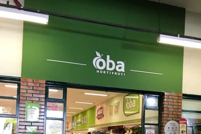 Devanture d'un magasin Oba Hortifruti