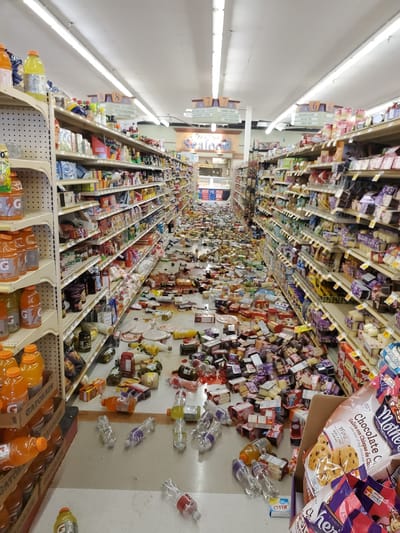 En images. Les (très) gros dégâts dans les supermarchés américains après le tremblement de terre