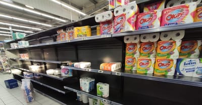 Il se cache dans le rayon papier toilette pour cambrioler le supermarché