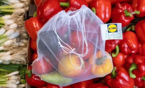Lidl lance des sacs réutilisables en polyester pour les fruits et légumes