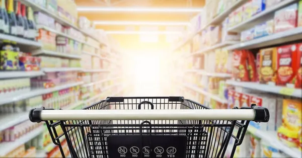 Rayon de supermarché en grande distribution